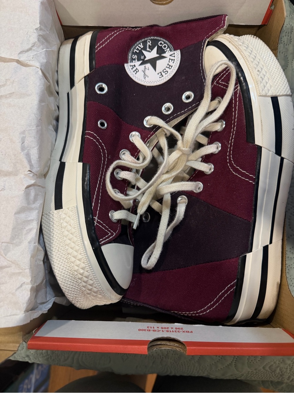 Converse High Top Chuck in Burgundy